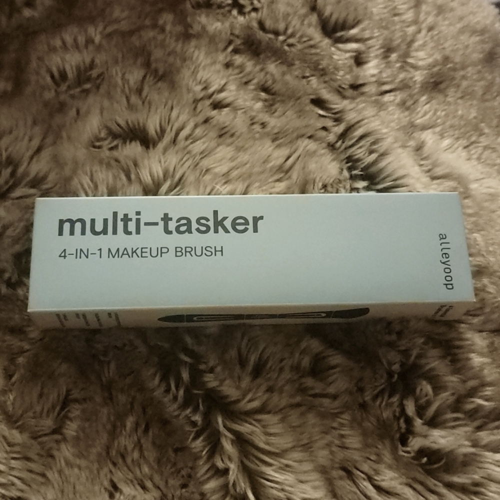 Alleyoop multi-tasker 4-in-1 Makeup Brush